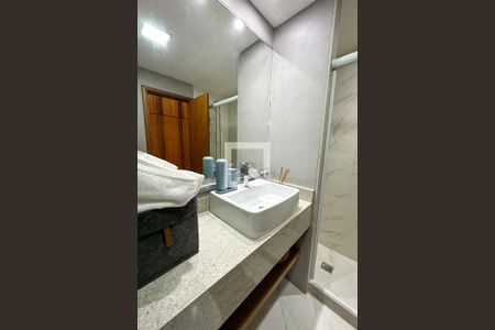 Banheiro de kitnet/studio para alugar com 1 quarto, 21m² em Copacabana, Rio de Janeiro