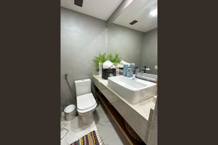 Banheiro de kitnet/studio para alugar com 1 quarto, 21m² em Copacabana, Rio de Janeiro