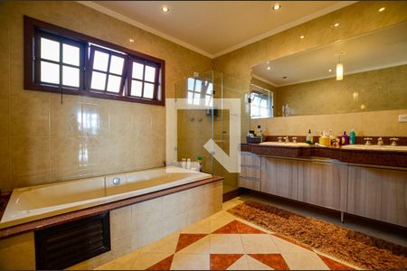 Casa de condomínio à venda com 460m², 5 quartos e 2 vagas Casa de condomínio à venda com 460m², 5 quartos e 2 vagasBanheiro do Quarto 4