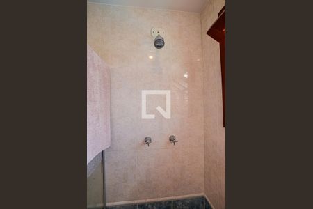 Casa de condomínio à venda com 460m², 5 quartos e 2 vagas Casa de condomínio à venda com 460m², 5 quartos e 2 vagasBanheiro do Quarto 2