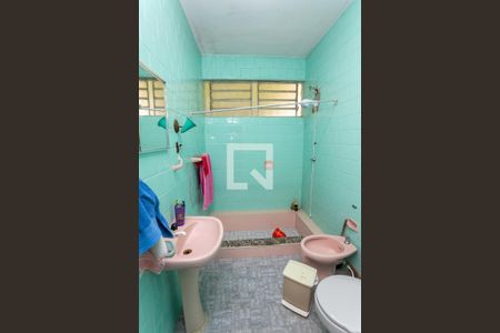 Casa à venda com 180m², 4 quartos e 1 vaga Casa à venda com 180m², 4 quartos e 1 vagaBanheiro 2