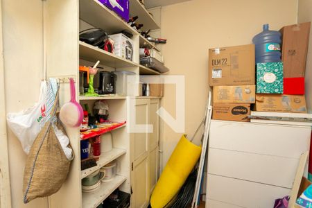 Casa à venda com 180m², 4 quartos e 1 vaga Casa à venda com 180m², 4 quartos e 1 vagaDespensa