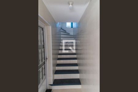 Casa para alugar com 42m², 1 quarto e sem vaga Casa para alugar com 42m², 1 quarto e sem vagaEscada