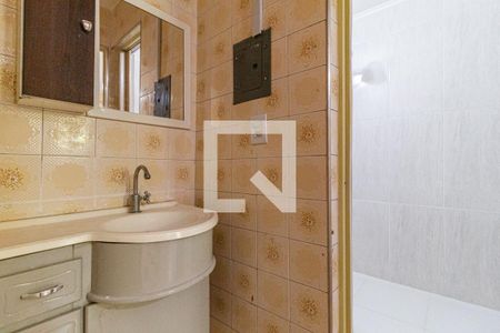 Banheiro de apartamento para alugar com 3 quartos, 56m² em Conjunto Habitacional Presidente Castelo Branco, Carapicuíba