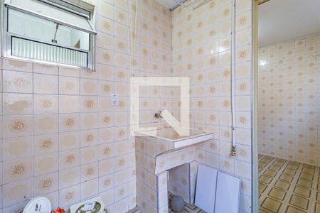 Área de serviço de apartamento para alugar com 3 quartos, 56m² em Conjunto Habitacional Presidente Castelo Branco, Carapicuíba