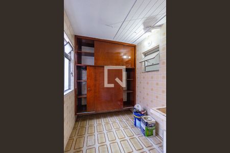 Área de serviço de apartamento para alugar com 3 quartos, 56m² em Conjunto Habitacional Presidente Castelo Branco, Carapicuíba