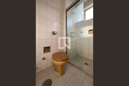 Apartamento à venda com 244m², 4 quartos e 2 vagas Apartamento à venda com 244m², 4 quartos e 2 vagasBanheiro da Suíte