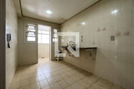 Apartamento à venda com 244m², 4 quartos e 2 vagas Apartamento à venda com 244m², 4 quartos e 2 vagasCozinha e Área de Serviço