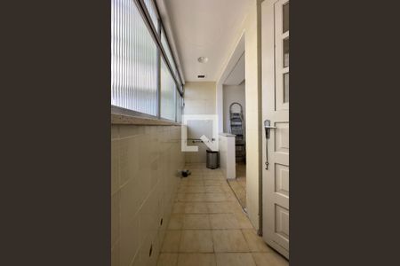 Apartamento à venda com 244m², 4 quartos e 2 vagas Apartamento à venda com 244m², 4 quartos e 2 vagasCozinha e Área de Serviço