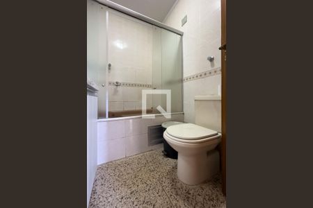 Apartamento à venda com 244m², 4 quartos e 2 vagas Apartamento à venda com 244m², 4 quartos e 2 vagasBanheiro Social 2