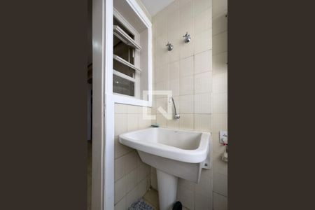 Apartamento à venda com 244m², 4 quartos e 2 vagas Apartamento à venda com 244m², 4 quartos e 2 vagasCozinha e Área de Serviço