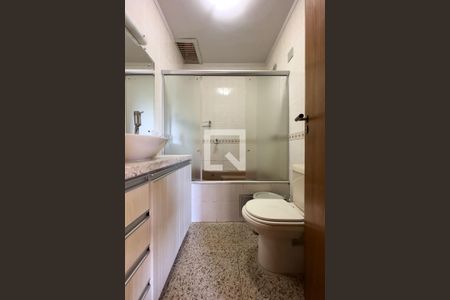 Apartamento à venda com 244m², 4 quartos e 2 vagas Apartamento à venda com 244m², 4 quartos e 2 vagasBanheiro Social 2