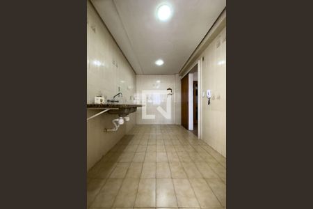 Apartamento à venda com 244m², 4 quartos e 2 vagas Apartamento à venda com 244m², 4 quartos e 2 vagasCozinha e Área de Serviço