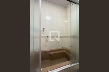 Apartamento à venda com 244m², 4 quartos e 2 vagas Apartamento à venda com 244m², 4 quartos e 2 vagasBanheiro Social 2