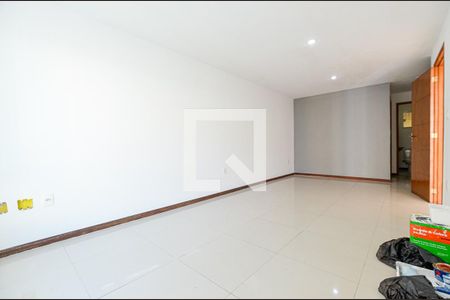 Sala de casa de condomínio à venda com 3 quartos, 116m² em Itaipu, Niterói