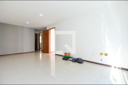 Sala de casa de condomínio à venda com 3 quartos, 116m² em Itaipu, Niterói