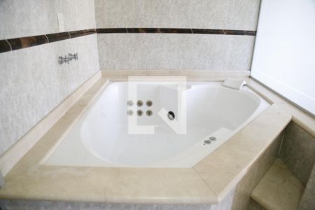 Apartamento à venda com 131m², 3 quartos e 2 vagasBanheiro da Suíte 2