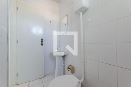Banheiro de kitnet/studio para alugar com 1 quarto, 29m² em Trindade, Florianópolis