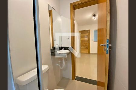 Casa de condomínio à venda com 33m², 1 quarto e sem vaga Casa de condomínio à venda com 33m², 1 quarto e sem vagaBanheiro