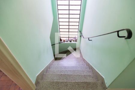 Casa à venda com 157m², 2 quartos e 2 vagasCorredor - Escada