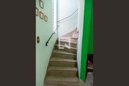 Casa à venda com 157m², 2 quartos e 2 vagasCorredor - Escada