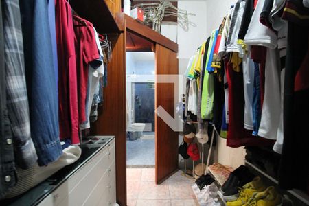 Casa à venda com 520m², 3 quartos e 6 vagasCloset da suíte