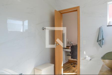 Casa à venda com 243m², 3 quartos e 8 vagas Casa à venda com 243m², 3 quartos e 8 vagasBanheiro da Suíte