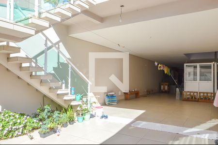 Casa à venda com 243m², 3 quartos e 8 vagas Casa à venda com 243m², 3 quartos e 8 vagasGaragem