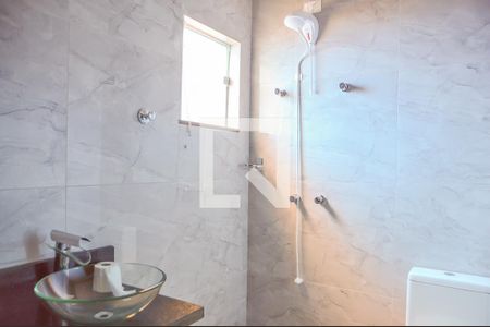 Casa à venda com 243m², 3 quartos e 8 vagas Casa à venda com 243m², 3 quartos e 8 vagasBanheiro da Suíte 2