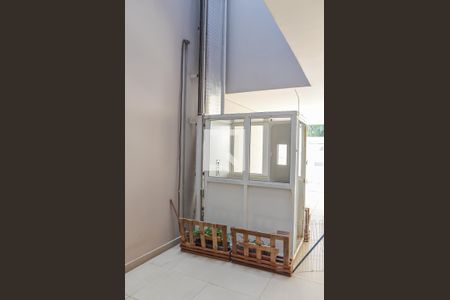 Casa à venda com 243m², 3 quartos e 8 vagas Casa à venda com 243m², 3 quartos e 8 vagasElevador