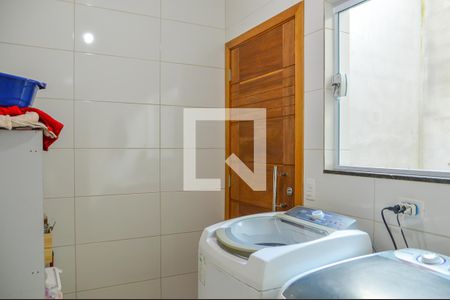 Casa à venda com 243m², 3 quartos e 8 vagas Casa à venda com 243m², 3 quartos e 8 vagasÁrea de Serviço
