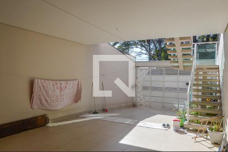 Casa à venda com 243m², 3 quartos e 8 vagas Casa à venda com 243m², 3 quartos e 8 vagasGaragem