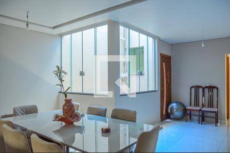 Casa à venda com 243m², 3 quartos e 8 vagas Casa à venda com 243m², 3 quartos e 8 vagasCopa