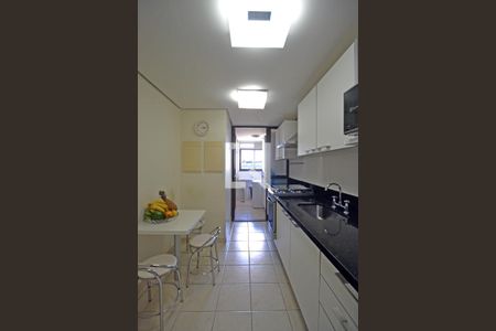 Apartamento à venda com 105m², 3 quartos e 2 vagasCozinha