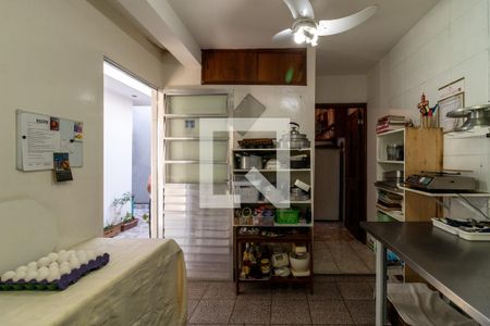 Edícula - Cozinha de casa para alugar com 3 quartos, 100m² em Vila Romana, São Paulo