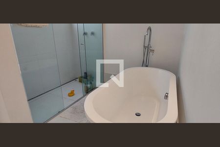 Apartamento à venda com 298m², 4 quartos e 5 vagasBanheiro da Suíte 2