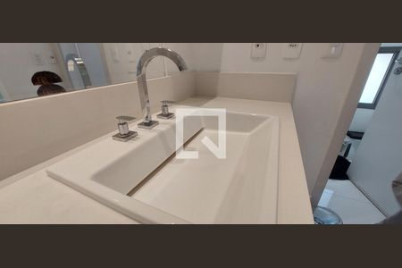 Apartamento à venda com 298m², 4 quartos e 5 vagasBanheiro da Suíte 2