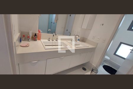 Apartamento à venda com 298m², 4 quartos e 5 vagasBanheiro da Suíte 2