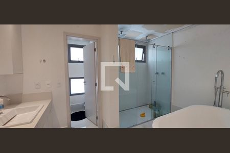 Apartamento à venda com 298m², 4 quartos e 5 vagasBanheiro da Suíte 2