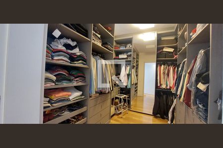 Apartamento à venda com 298m², 4 quartos e 5 vagasCloset da Suíte 2
