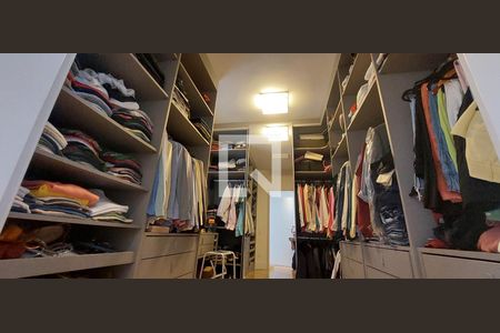 Apartamento à venda com 298m², 4 quartos e 5 vagasCloset da Suíte 2