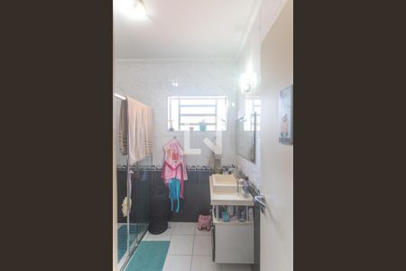 Casa à venda com 239m², 3 quartos e 3 vagasBanheiro social 