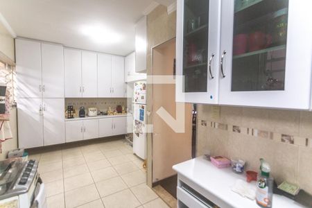 Casa à venda com 239m², 3 quartos e 3 vagasCozinha 