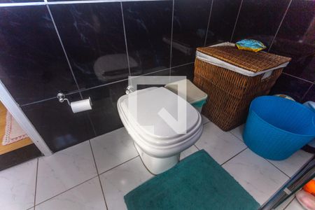 Casa à venda com 239m², 3 quartos e 3 vagasBanheiro social 