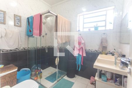 Casa à venda com 239m², 3 quartos e 3 vagasBanheiro social 