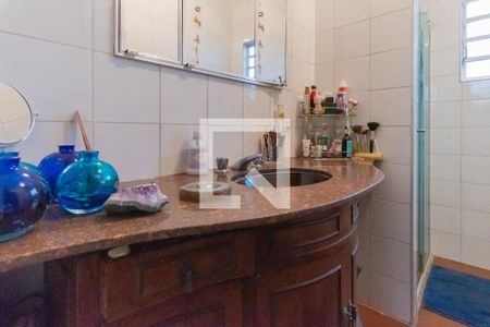 Casa à venda com 800m², 3 quartos e 12 vagas Casa à venda com 800m², 3 quartos e 12 vagasBanheiro