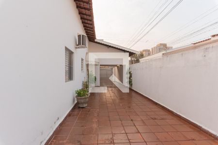 Casa à venda com 800m², 3 quartos e 12 vagas Casa à venda com 800m², 3 quartos e 12 vagasQuintal e Garagem