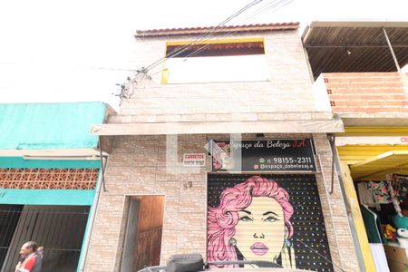 Casa à venda com 550m², 10 quartos e sem vaga Casa à venda com 550m², 10 quartos e sem vagaFachada