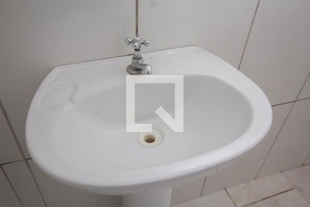 Banheiro de casa para alugar com 1 quarto, 25m² em Vila Boacava, São Paulo