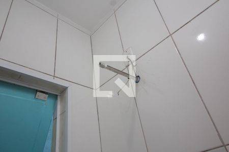 Banheiro de casa para alugar com 1 quarto, 25m² em Vila Boacava, São Paulo